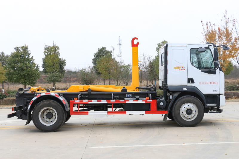 (套臂)东风柳汽乘龙套臂垃圾車(chē)(12方)