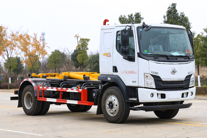 (套臂)东风柳汽乘龙套臂垃圾車(chē)(12方)