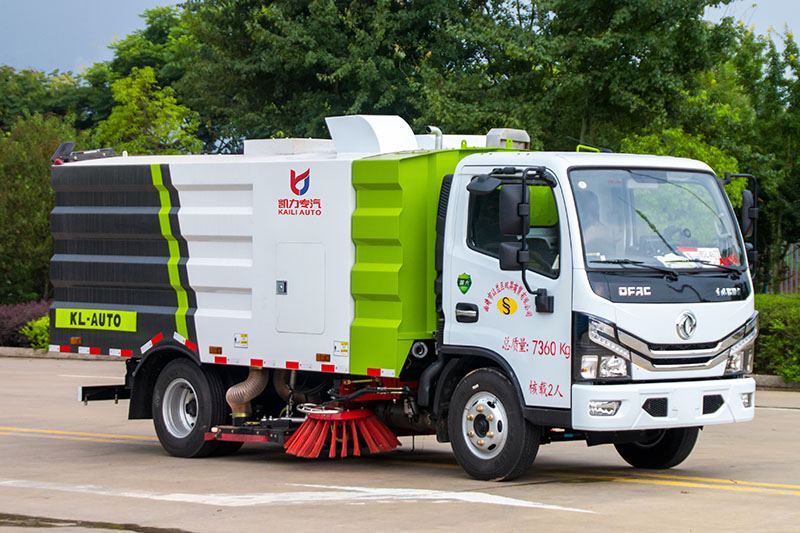 东风小(xiǎo)多(duō)利卡吸尘車(chē)（1水4尘）