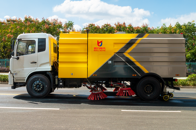 东风天锦扫路車(chē)(4水8尘)