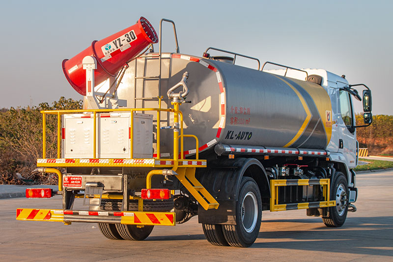 东风柳汽乘龙多(duō)功能(néng)雾炮車(chē)(14.6方)(30米雾炮)